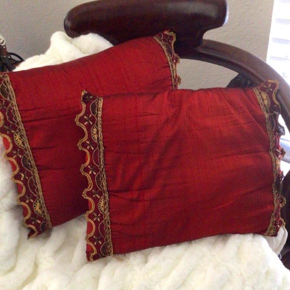 ADI Classics Pillows (2) - Picture 1 of 8